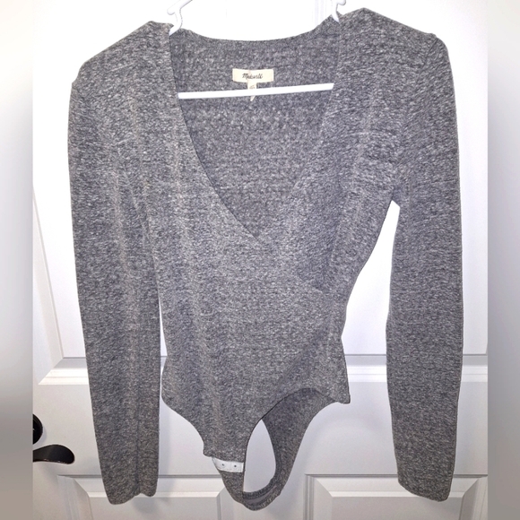 A Madewell bodysuit in a size XS. It's pre-loved and in great condition. - Picture 1 of 8